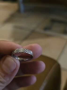 Silver Diamond-Pattern Band